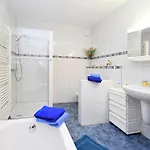 Quiet Comfort In Apartment *